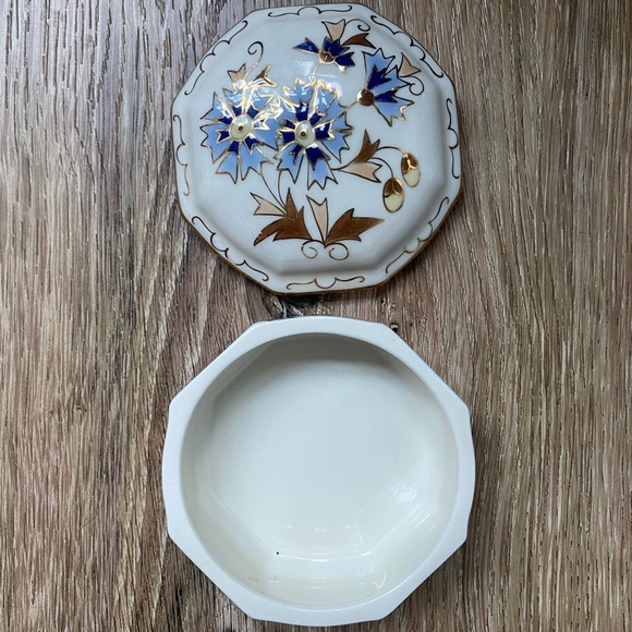 ZSOLNAY Hand painted Porcelain Cornflower Octagon Gold Trim Bonbonniere Trinket - Picture 3 of 7